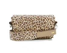 Încărcați imaginea în vizualizatorul Galeriei, Geantă crossbody din piele
