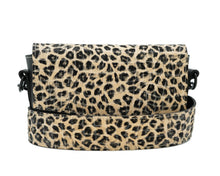 Încărcați imaginea în vizualizatorul Galeriei, Geantă crossbody din piele
