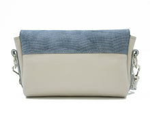 Încărcați imaginea în vizualizatorul Galeriei, Geantă crossbody din piele
