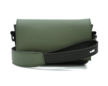 Încărcați imaginea în vizualizatorul Galeriei, Geantă crossbody din piele

