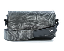 Kép betöltése a galériamegjelenítőbe: Bőr crossbody táska
