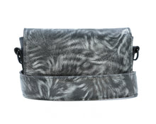 Kép betöltése a galériamegjelenítőbe: Bőr crossbody táska
