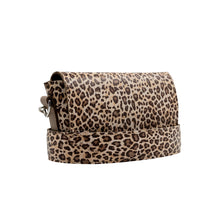 Kép betöltése a galériamegjelenítőbe: Bőr crossbody táska
