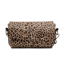 Kép betöltése a galériamegjelenítőbe: Bőr crossbody táska
