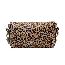 Kép betöltése a galériamegjelenítőbe: Bőr crossbody táska
