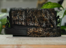 Kép betöltése a galériamegjelenítőbe: Bőr crossbody táska
