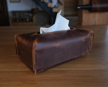 Încărcați imaginea în vizualizatorul Galeriei, Suport sticle de vin din piele
