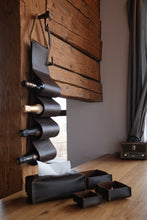 Încărcați imaginea în vizualizatorul Galeriei, Suport sticle de vin din piele
