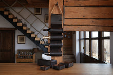 Încărcați imaginea în vizualizatorul Galeriei, Suport sticle de vin din piele
