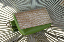 Kép betöltése a galériamegjelenítőbe: Bőr övtáska
