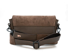 Kép betöltése a galériamegjelenítőbe: Bőr crossbody táska
