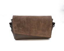 Kép betöltése a galériamegjelenítőbe: Bőr crossbody táska
