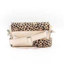 Încărcați imaginea în vizualizatorul Galeriei, Geantă crossbody din piele
