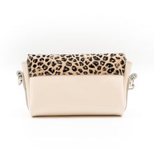 Încărcați imaginea în vizualizatorul Galeriei, Geantă crossbody din piele
