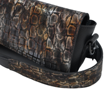 Kép betöltése a galériamegjelenítőbe: Bőr crossbody táska
