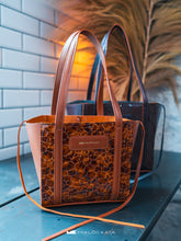 Încărcați imaginea în vizualizatorul Galeriei, Tote bag din piele
