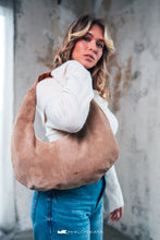 Kép betöltése a galériamegjelenítőbe: Noon bőr válltáska
