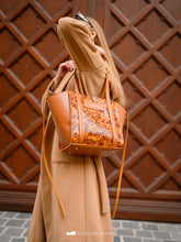 Load image into Gallery viewer, Small Leather Tote Bag
