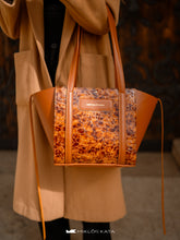 Load image into Gallery viewer, Small Leather Tote Bag
