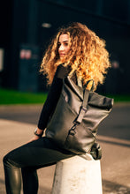 Kép betöltése a galériamegjelenítőbe: Bőr hátizsák
