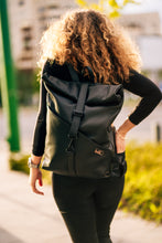 Kép betöltése a galériamegjelenítőbe: Bőr hátizsák
