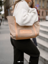 Încărcați imaginea în vizualizatorul Galeriei, Geantă de umăr din piele
