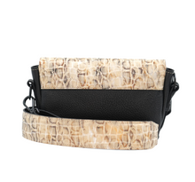 Kép betöltése a galériamegjelenítőbe: Bőr crossbody táska
