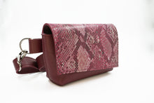 Kép betöltése a galériamegjelenítőbe: Bőr övtáska
