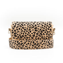Încărcați imaginea în vizualizatorul Galeriei, Geantă crossbody din piele
