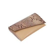 Încărcați imaginea în vizualizatorul Galeriei, Portofel din piele
