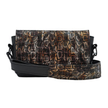 Kép betöltése a galériamegjelenítőbe: Bőr crossbody táska
