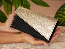 Încărcați imaginea în vizualizatorul Galeriei, Portofel din piele
