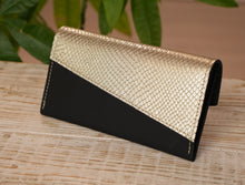 Încărcați imaginea în vizualizatorul Galeriei, Portofel din piele

