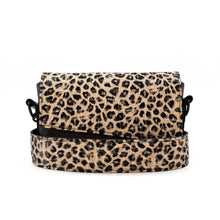 Încărcați imaginea în vizualizatorul Galeriei, Leopard print crossbody bag on a white background
