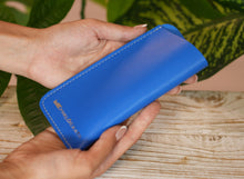 Încărcați imaginea în vizualizatorul Galeriei, Husă de ochelari din piele
