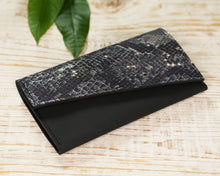 Încărcați imaginea în vizualizatorul Galeriei, Portofel din piele
