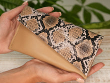 Load image into Gallery viewer, Leather Purse
