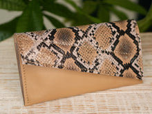 Load image into Gallery viewer, Leather Purse
