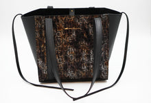 Încărcați imaginea în vizualizatorul Galeriei, Tote bag mic din piele
