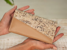 Load image into Gallery viewer, Leather Purse
