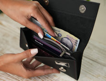 Încărcați imaginea în vizualizatorul Galeriei, Portofel din piele
