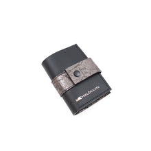 Încărcați imaginea în vizualizatorul Galeriei, Portofel mic din piele
