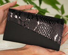 Încărcați imaginea în vizualizatorul Galeriei, Portofel piele dama slim negru, portofel din piele, design elegant
