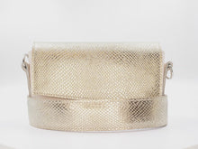 Încărcați și redați videoclipul în vizualizatorul Galeriei, Geantă crossbody din piele
