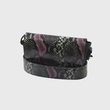 Încărcați și redați videoclipul în vizualizatorul Galeriei, Geantă crossbody din piele
