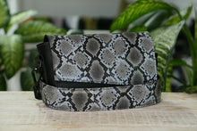 Load image into Gallery viewer, Leather Crossbody Bag
