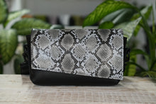 Load image into Gallery viewer, Leather Crossbody Bag
