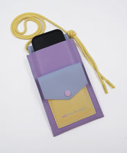 Kép betöltése a galériamegjelenítőbe: Bőr telefon- és kártyatartó
