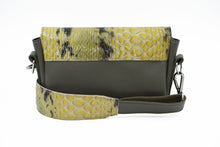 Kép betöltése a galériamegjelenítőbe: Bőr crossbody táska
