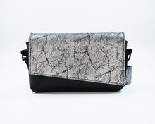 Kép betöltése a galériamegjelenítőbe: Bőr crossbody táska
